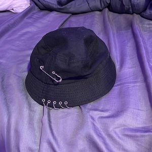 Black bucket hat